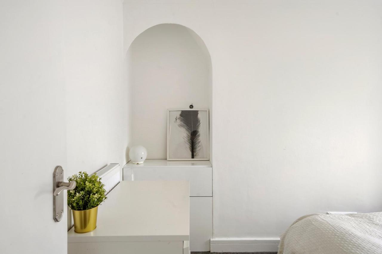 Modern One Bedroom Apartments In Brighton Bagian luar foto